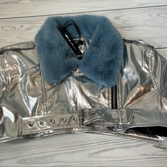 Poster Grl X Dolls Kill Frosty Queen cropped moto jacket size XL NWT - Picture 10 of 12